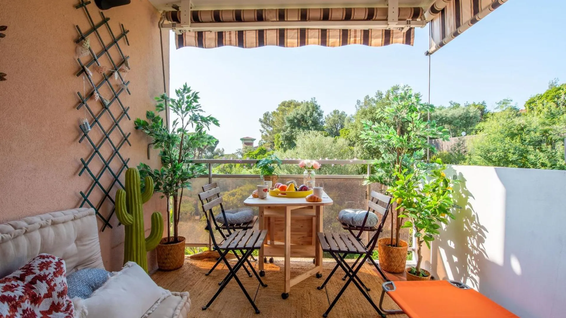 Apartment Studio De Cavalaire By Interhome